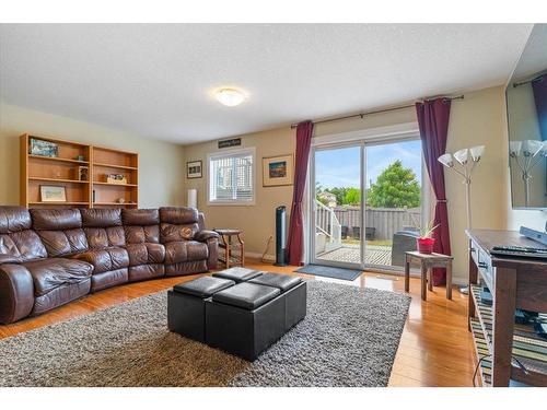 10938 60 Avenue, Grande Prairie, AB - Indoor Photo Showing Living Room
