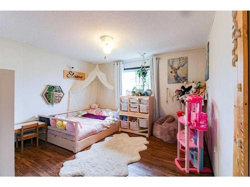 8853 89 Avenue, Grande Prairie, AB - Indoor Photo Showing Bedroom
