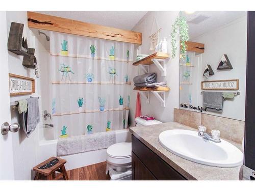 8853 89 Avenue, Grande Prairie, AB - Indoor Photo Showing Bathroom