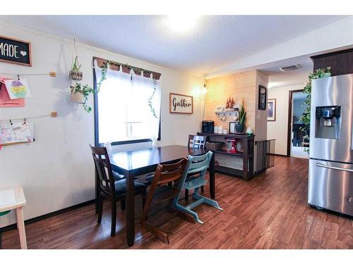 8853 89 Avenue, Grande Prairie, AB - Indoor Photo Showing Dining Room