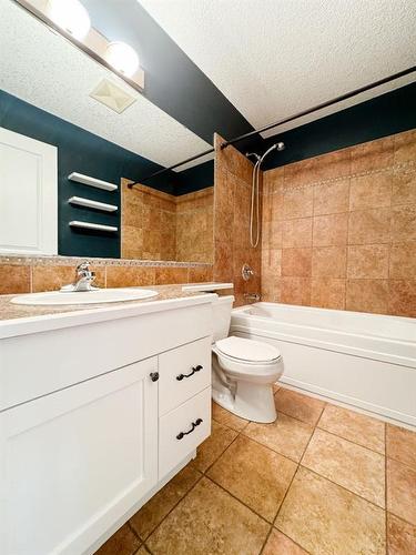 9129 94A Avenue, Grande Prairie, AB - Indoor Photo Showing Bathroom