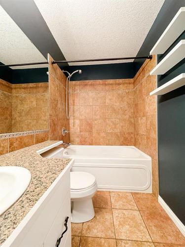 9129 94A Avenue, Grande Prairie, AB - Indoor Photo Showing Bathroom