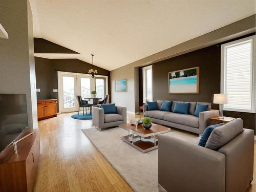 9129 94A Avenue, Grande Prairie, AB - Indoor Photo Showing Living Room