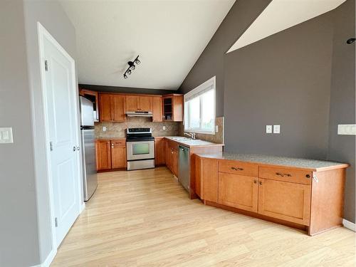 9129 94A Avenue, Grande Prairie, AB - Indoor Photo Showing Kitchen