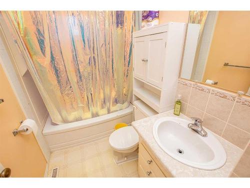 9312 105 Avenue, Grande Prairie, AB - Indoor Photo Showing Bathroom
