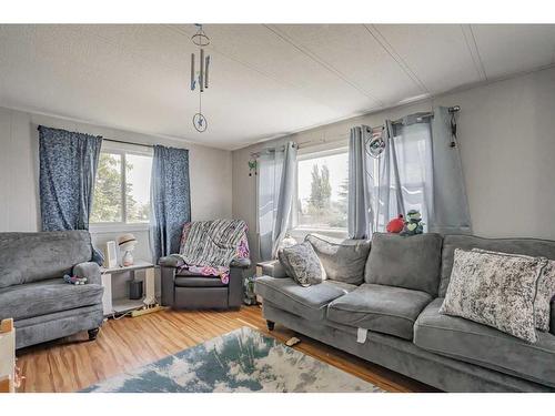 5201 45 Street, Grimshaw, AB - Indoor Photo Showing Living Room