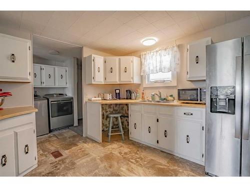 5201 45 Street, Grimshaw, AB - Indoor Photo Showing Kitchen