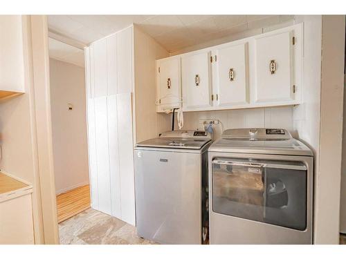 5201 45 Street, Grimshaw, AB - Indoor Photo Showing Laundry Room