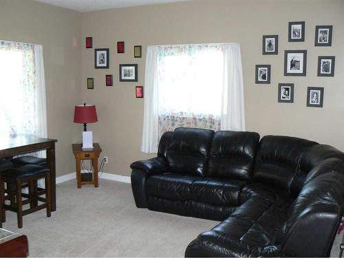 19520 730 Township, High Prairie, AB - Indoor Photo Showing Living Room