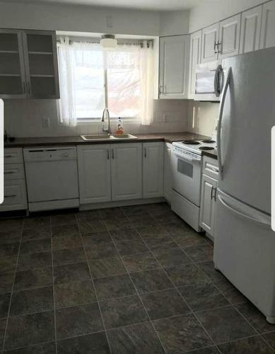 10820 103A Street, Peace River, AB - Indoor Photo Showing Kitchen