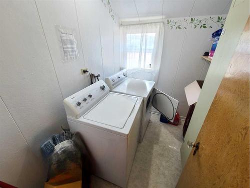 9602 96 Avenue, Peace River, AB - Indoor Photo Showing Laundry Room