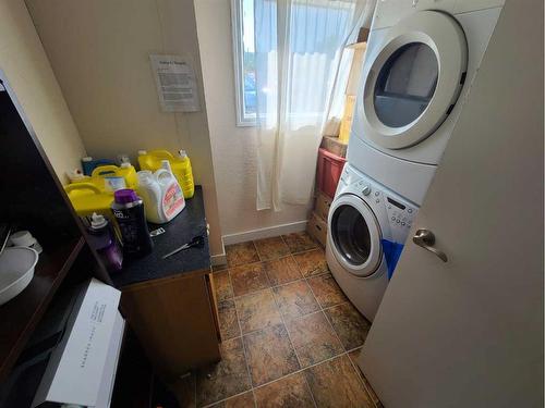 9602 96 Avenue, Peace River, AB - Indoor Photo Showing Laundry Room