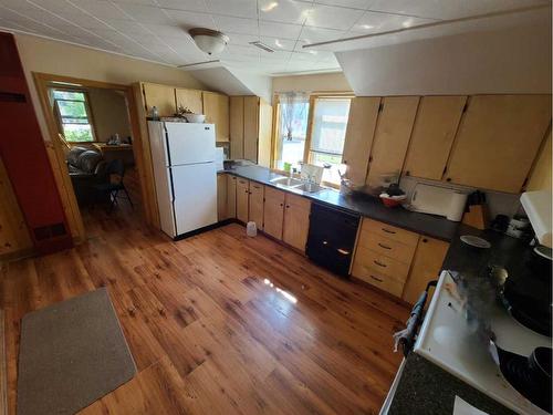 9602 96 Avenue, Peace River, AB - Indoor Photo Showing Kitchen With Double Sink