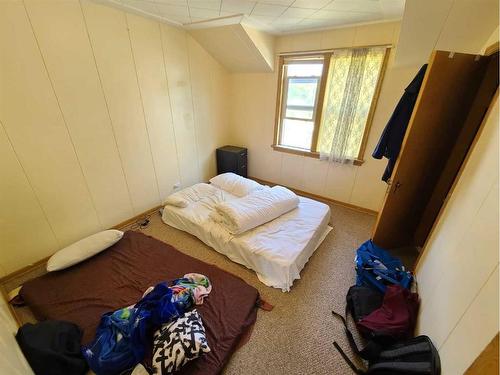 9602 96 Avenue, Peace River, AB - Indoor Photo Showing Bedroom