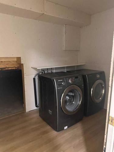 12425 97A Street, Grande Prairie, AB - Indoor Photo Showing Laundry Room