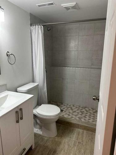 12425 97A Street, Grande Prairie, AB - Indoor Photo Showing Bathroom