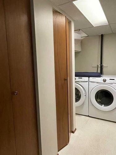 11002 Chinchaga Drive, High Level, AB - Indoor Photo Showing Laundry Room