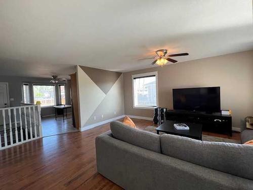 37 Bjornson Avenue, High Level, AB - Indoor Photo Showing Living Room