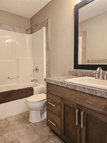 9515 92 Street, Wembley, AB - Indoor Photo Showing Bathroom