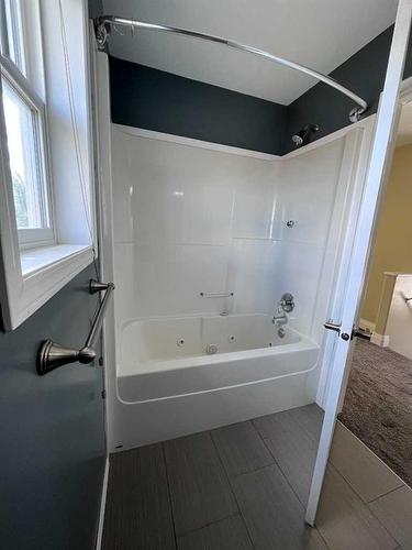 8911 62 Avenue, Grande Prairie, AB - Indoor Photo Showing Bathroom