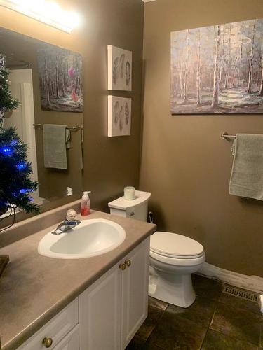 10133 115 Avenue, Grande Prairie, AB - Indoor Photo Showing Bathroom