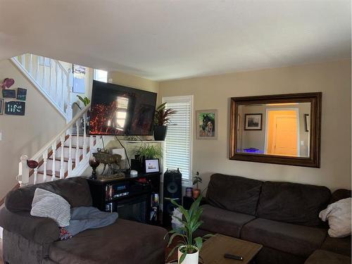 10133 115 Avenue, Grande Prairie, AB - Indoor Photo Showing Living Room