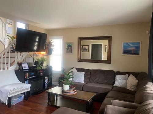 10133 115 Avenue, Grande Prairie, AB - Indoor Photo Showing Living Room