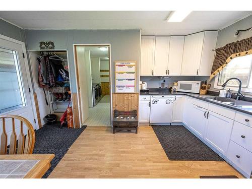 715077 Range Road 34, Rural Grande Prairie No. 1, County Of, AB - Indoor Photo Showing Kitchen With Double Sink