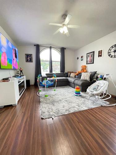 4412 56 Avenue, High Prairie, AB - Indoor Photo Showing Living Room