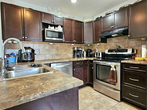 7026 112 Street South, Grande Prairie, AB - Indoor Photo Showing Kitchen With Double Sink