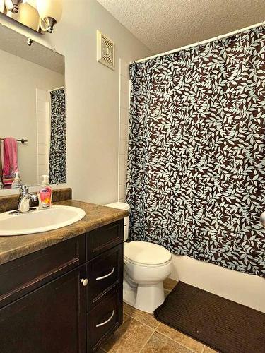 7026 112 Street South, Grande Prairie, AB - Indoor Photo Showing Bathroom