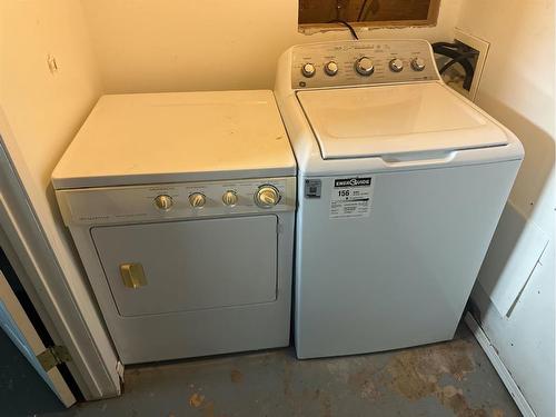 4817 48 Avenue, Grimshaw, AB - Indoor Photo Showing Laundry Room