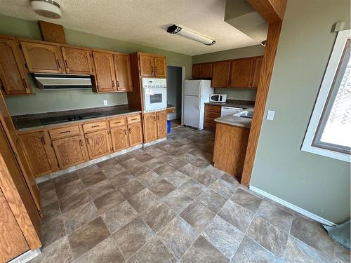 4817 48 Avenue, Grimshaw, AB - Indoor Photo Showing Kitchen