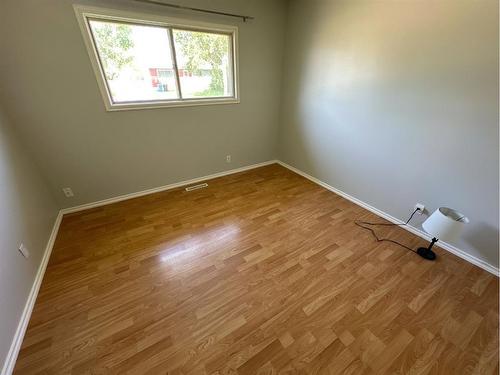 4817 48 Avenue, Grimshaw, AB - Indoor Photo Showing Other Room