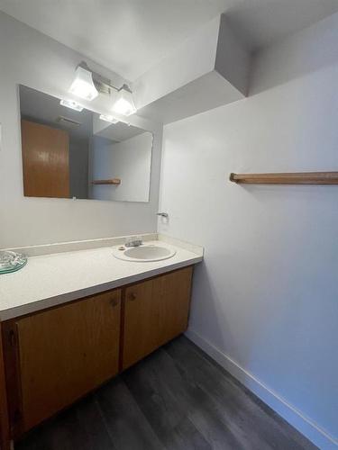 4928 59Th Avenue, High Prairie, AB - Indoor Photo Showing Bathroom