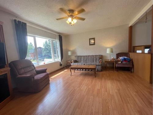 4928 59Th Avenue, High Prairie, AB - Indoor Photo Showing Living Room