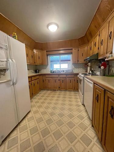 4928 59Th Avenue, High Prairie, AB - Indoor Photo Showing Kitchen