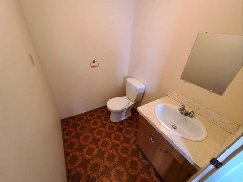 4811 45 Street, Grimshaw, AB - Indoor Photo Showing Bathroom