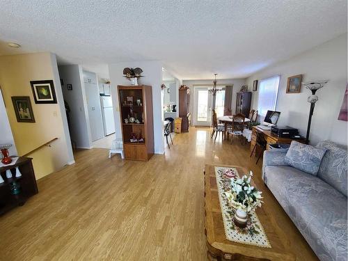 4811 45 Street, Grimshaw, AB - Indoor Photo Showing Living Room