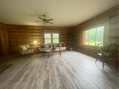 75009 Range Road 183, High Prairie, AB - Indoor Photo Showing Living Room