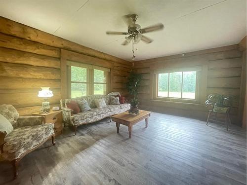 75009 Range Road 183, High Prairie, AB - Indoor Photo Showing Living Room