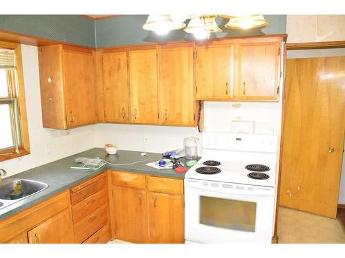 4717 53 Avenue, Grimshaw, AB - Indoor Photo Showing Kitchen