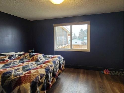 5405 52 Street, Berwyn, AB - Indoor Photo Showing Bedroom