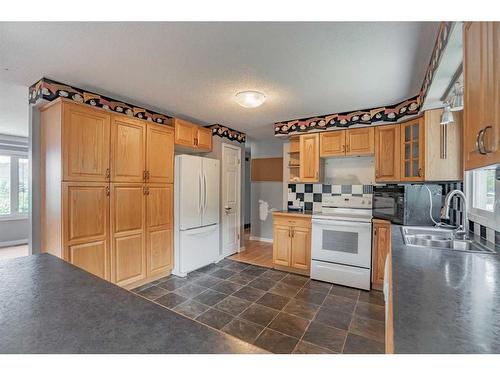 11405 103St West, Peace River, AB - Indoor Photo Showing Kitchen With Double Sink