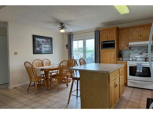 924 4 Avenue, Hines Creek, AB - Indoor Photo Showing Other Room