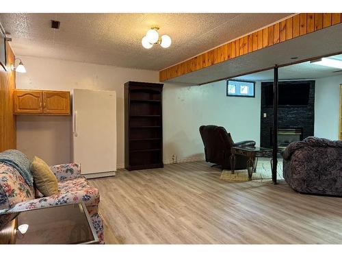 924 4 Avenue, Hines Creek, AB - Indoor