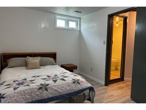 924 4 Avenue, Hines Creek, AB - Indoor Photo Showing Bedroom