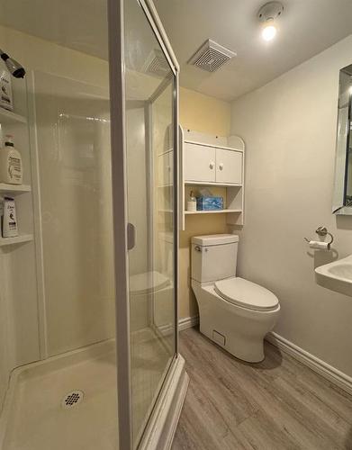 924 4 Avenue, Hines Creek, AB - Indoor Photo Showing Bathroom