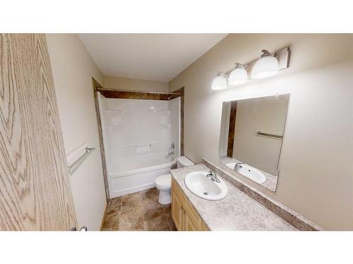 A/B-9917 109 Avenue, Grande Prairie, AB - Indoor Photo Showing Bathroom