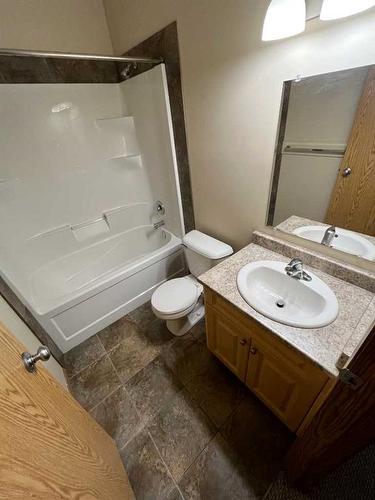 A/B-9917 109 Avenue, Grande Prairie, AB - Indoor Photo Showing Bathroom